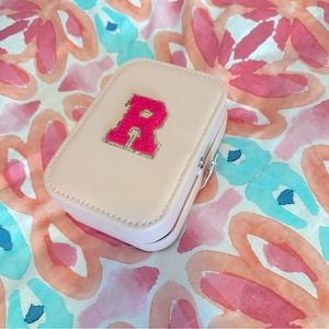NWOT Letter R jewelry travel case